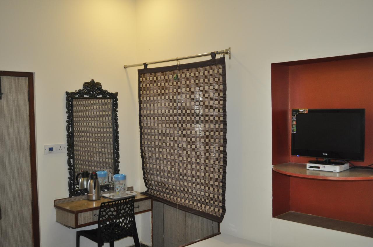 Hotel Kabli New Delhi Ngoại thất bức ảnh