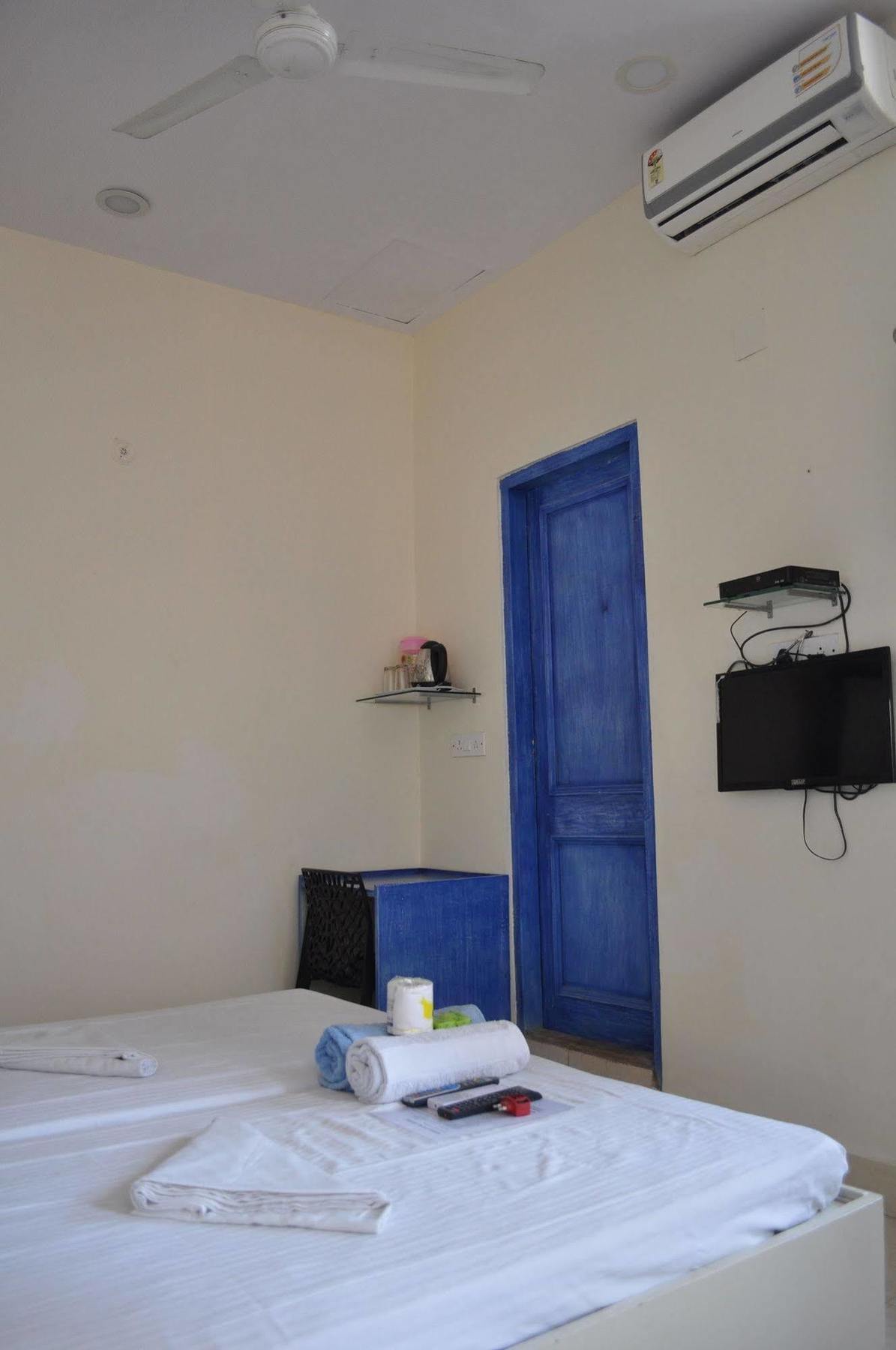 Hotel Kabli New Delhi Ngoại thất bức ảnh