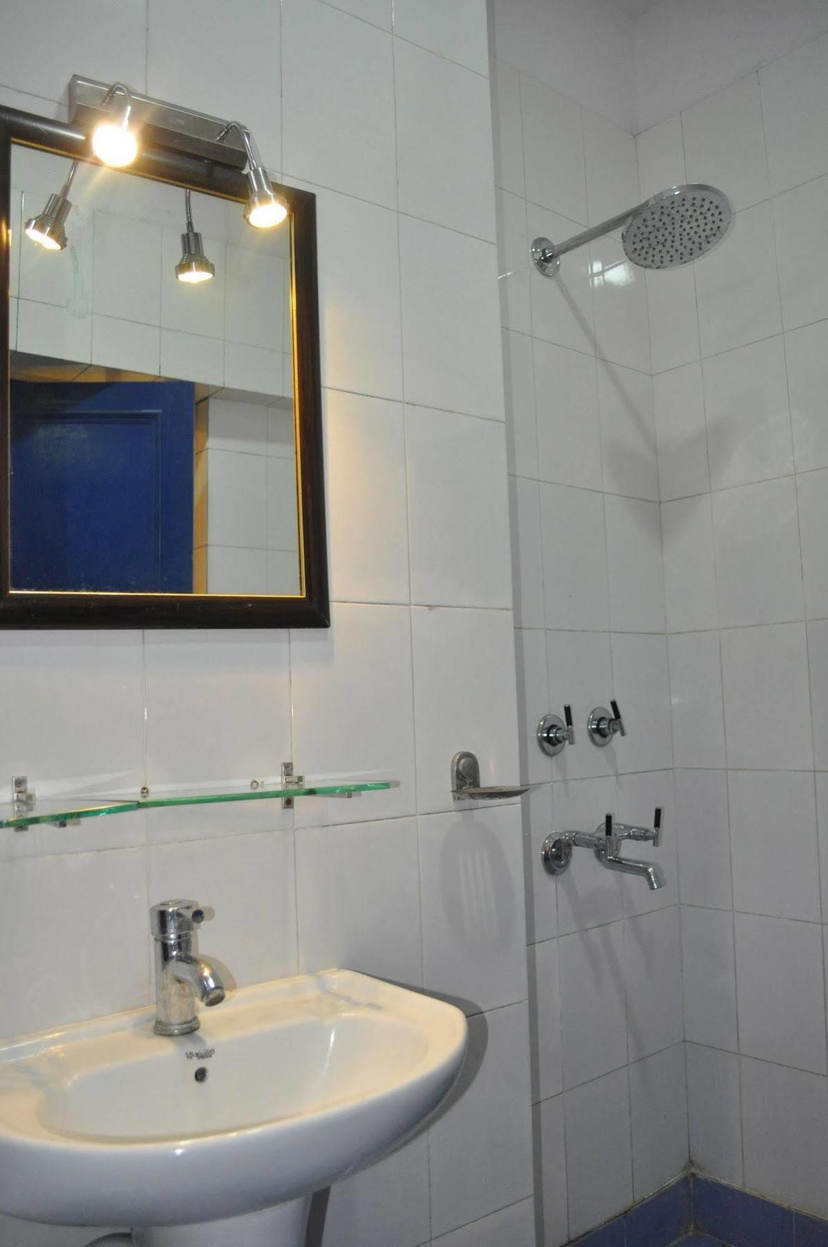 Hotel Kabli New Delhi Ngoại thất bức ảnh