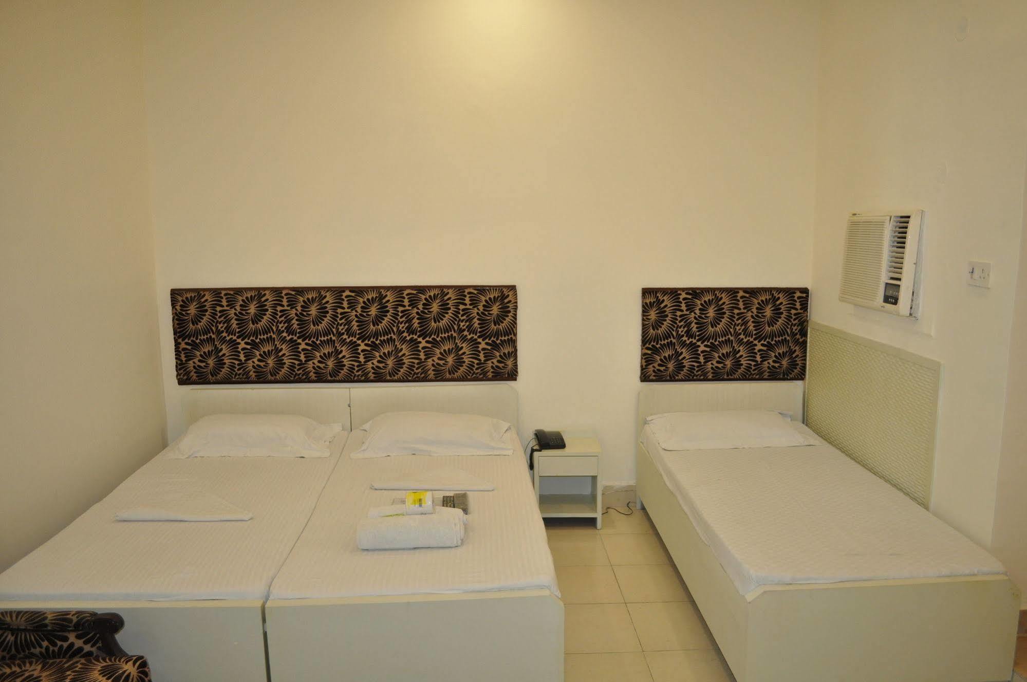 Hotel Kabli New Delhi Ngoại thất bức ảnh