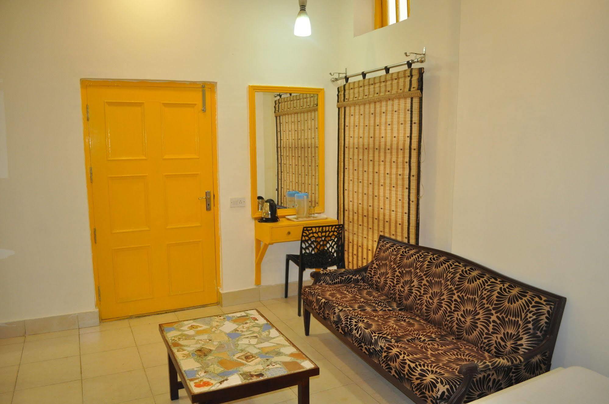 Hotel Kabli New Delhi Ngoại thất bức ảnh