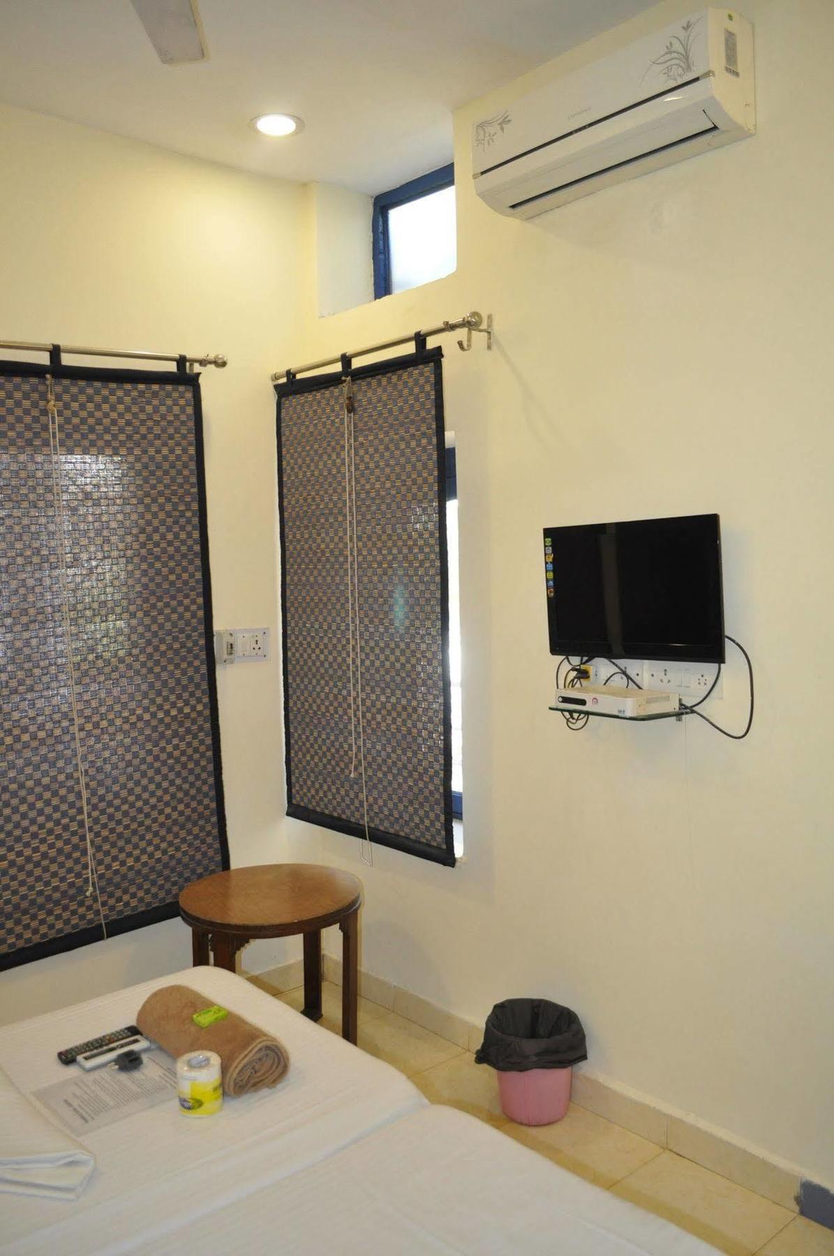 Hotel Kabli New Delhi Ngoại thất bức ảnh