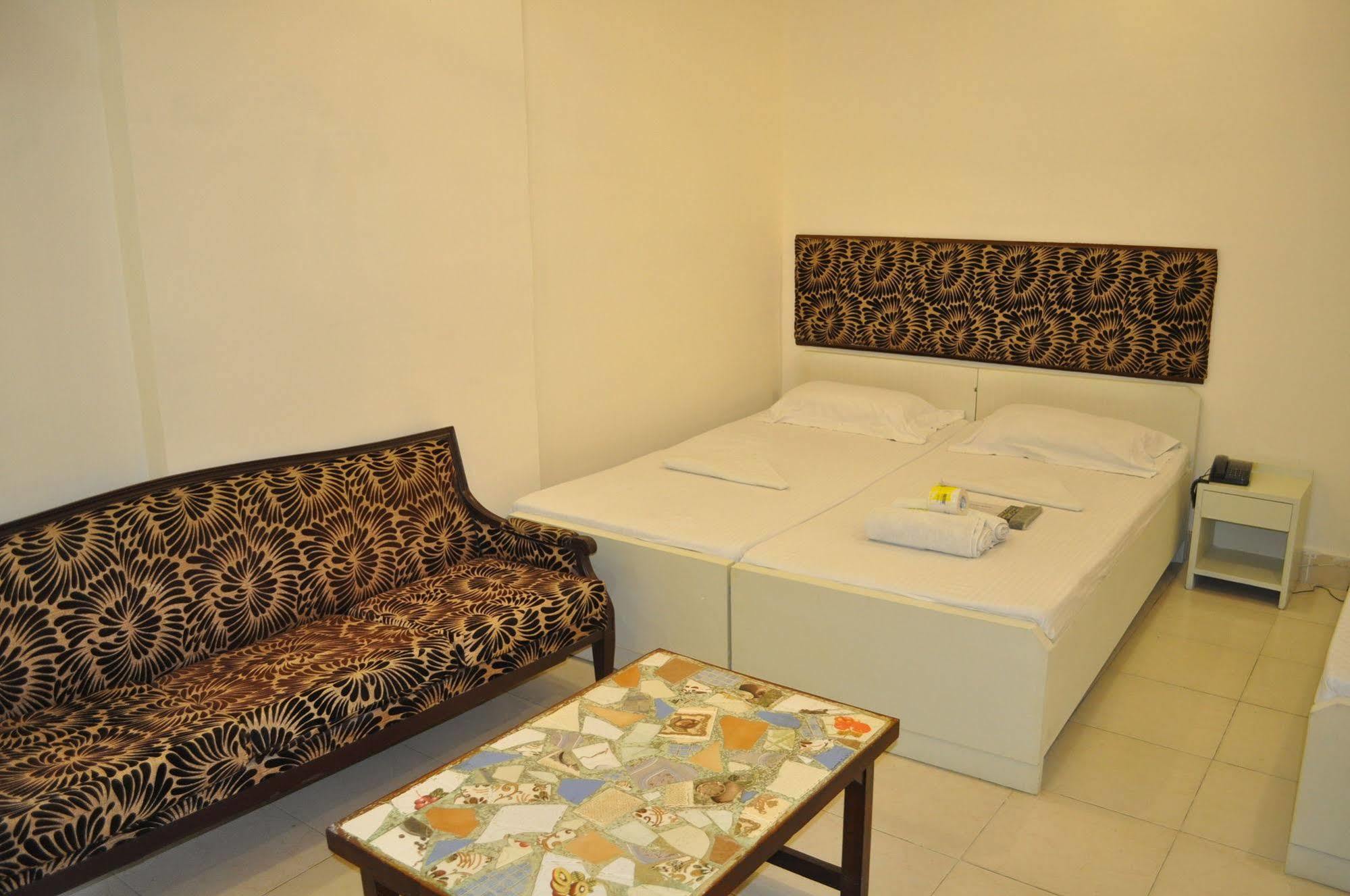 Hotel Kabli New Delhi Ngoại thất bức ảnh