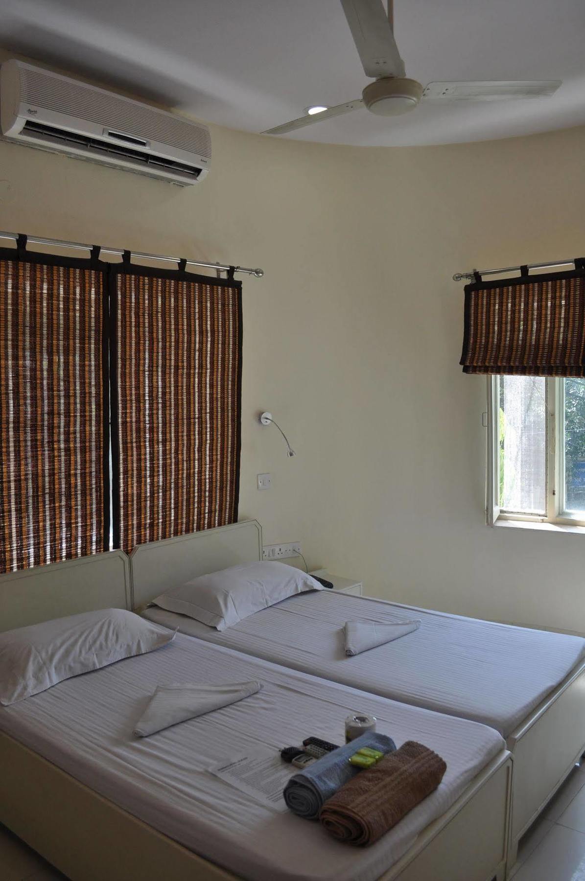 Hotel Kabli New Delhi Ngoại thất bức ảnh